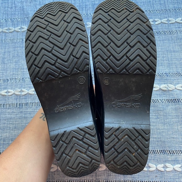 Dansko Women’s Clogs size 39, medium width - Picture 6 of 6